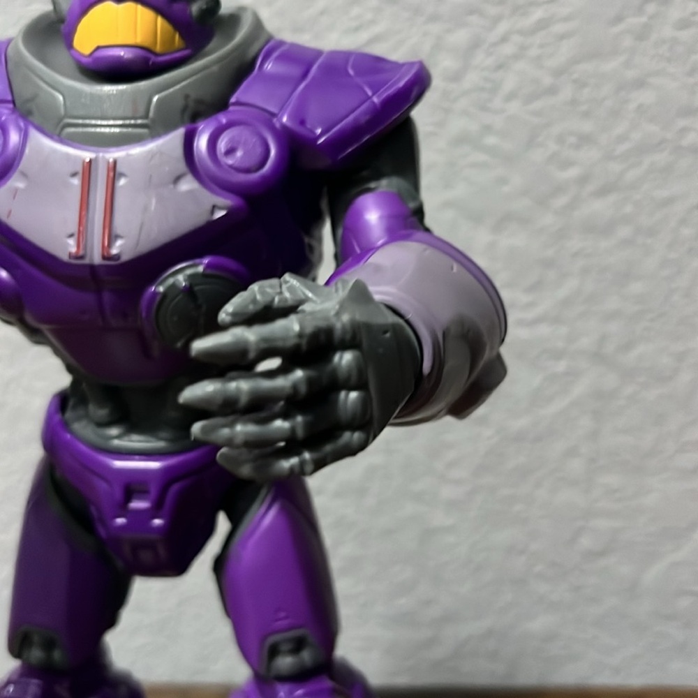 Zorg action figure from Toy story/ Does not include shooting balls from hand - Picture 4 of 13